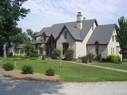 The McCullough home seems to be straight out of the English countryside. It's amazing what a serious D-I-Y guy can accomplish!